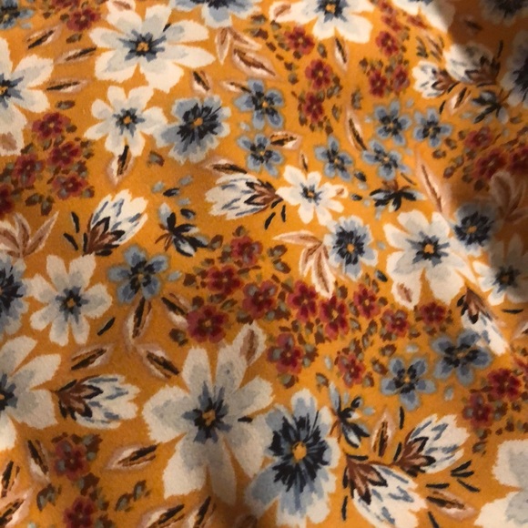 Ruffled fall top - Picture 3 of 3